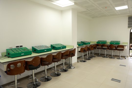 مختبرات كلية الهندسة وتكنولوجيا المعلومات