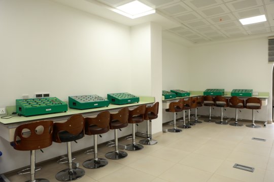 مختبرات كلية الهندسة وتكنولوجيا المعلومات