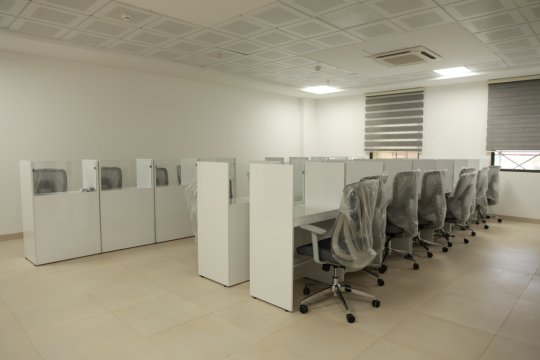 مختبرات كلية الهندسة وتكنولوجيا المعلومات