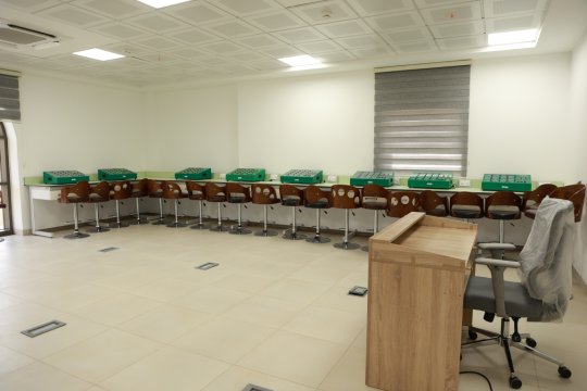 مختبرات كلية الهندسة وتكنولوجيا المعلومات