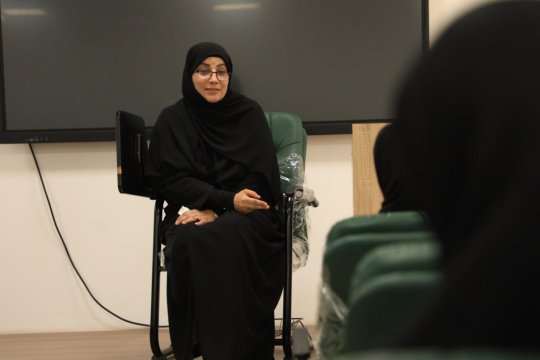 السيدة العميدة تلتقي طالبات المرحلة الأولى في الأمن السيبراني.. توجيه  لصناعة وعي أكاديمي رصين