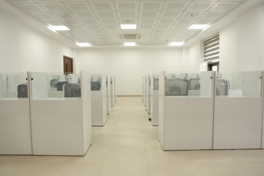 مختبرات كلية الهندسة وتكنولوجيا المعلومات