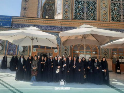 طالبات كلية الهندسة وتكنولوجيا المعلومات في زيارة روحانية لمرقد الإمام علي (ع)