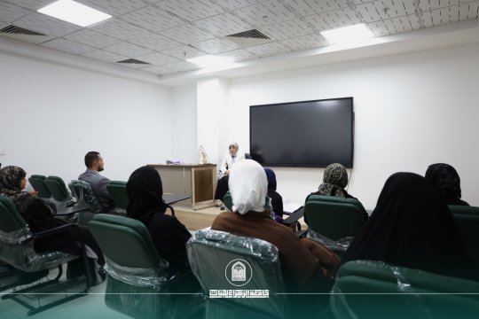 ورشة تخصصية في أصول المراسلات الرسمية والمهنية باللغة الإنجليزية لتعزيز كفاءة الطلبة