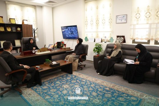 عميدة كلية الصيدلة تبحث خطة عمل مشتركة مع قسم الحدائق الإلكترونية وشعبة التأهيل والتوظيف