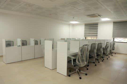 مختبرات كلية الهندسة وتكنولوجيا المعلومات