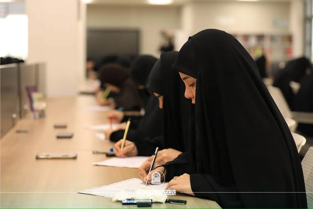 240 مشاركة يؤدين الاختبار التحريري لمسابقة حفظ دعاء العهد في جامعة الزهراء (عليها السلام) للبنات