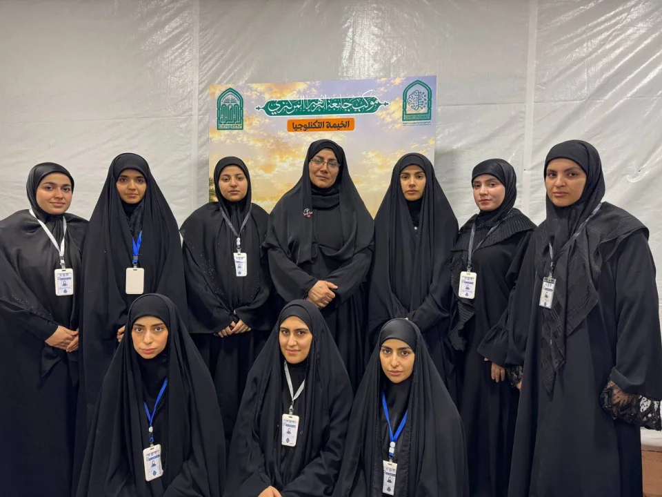 عميدة كلية الهندسة تتفقد الركن التكنولوجي وتطّلع على تجارب الطالبات في خدمة أطفال الأربعين