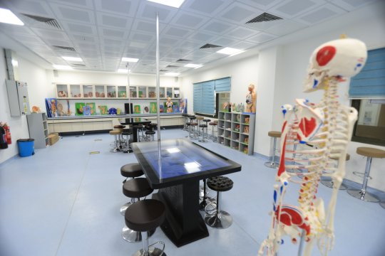 كلية التقنيات الصحية والطبية / قسم العلاج الطبيعي