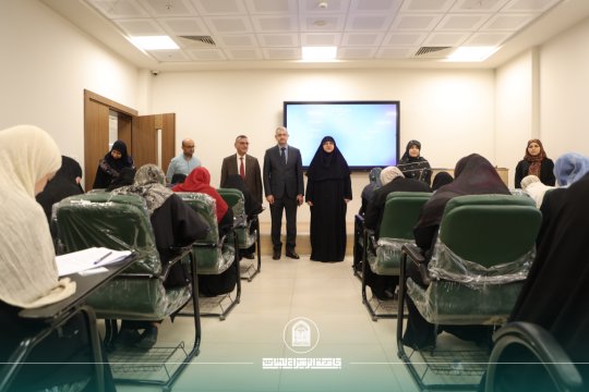 السيدة رئيسة جامعة الزهراء (ع) للبنات تتفقّد سير الامتحانات النهائية في كلية الصيدلة