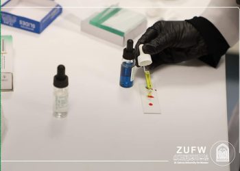 قسم تقنيات العلاج الطبيعي ينظم  نشاط تطوعي  طلابي بإشراف االاستاذه المختصين لفحص فصليه دم(blood typing) مجانا
