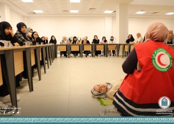 The Iraqi Red Crescent Society holds a first aid course at Al-Zahraa University (peace be upon her) for women.