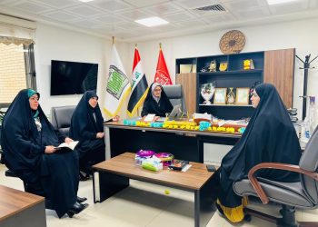 عميدة كلية التربية تعقد اجتماعًا حول الخطة الاستراتيجية لتمكين المرأة واختيار زي التخرج