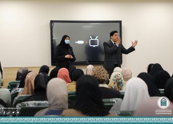 The Dean of the College of Pharmacy meets with the third-year students.
