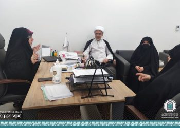 The Psychological Counseling and Educational Guidance Division at Al-Zahraa University for Women, in cooperation with Dr. Huda Al-Amaydi, Head of Arabic Language Department, held a meeting with a delegation from Al-Bayt Al-Saeed Center on Tuesday, February 21, 2023. The delegation included Sheikh Saleh Al-Ibrahim, Educational Counseling Specialist from Saudi Arabia, along with Ms. Maryam Hussein Al-Makki, Child Psychology and Educational Counseling Specialist from Bahrain. During the meeting, participants discussed a range of topics and shared ideas and proposals for cooperation efforts among faculty members. Additionally, the focus was laid on developing programs, workshops, as well as activities designed for female students at Al-Zahraa University for Women.