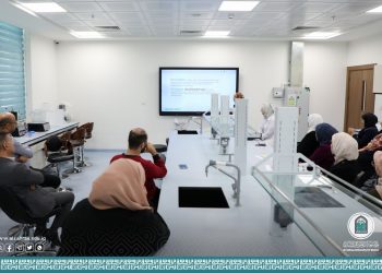 كلية الصيدلة تقيم دورة تدريبية حول أجهزة مختبر الأدوية والسموم