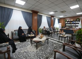 وفد من جامعة الزهراء (عليها السلام) للبنات يتباحث مع مجموعتي الوارث والعميد التعليمية لمتابعة عمل خريجاتها