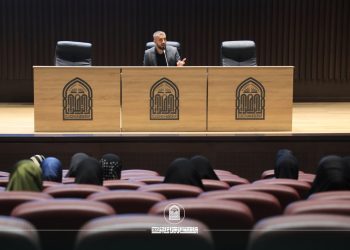 مهارات بناء الشخصية ورشة تقيمها العتبة الحسينية المقدسة لطالبات جامعة الزهراء (عليها السلام)