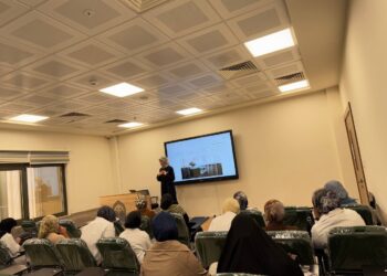 كلية التقنيات الصحية والطبية بالتعاون مع مركز التعليم المستمر وشعبة التأهيل والتوظيف أقامت ندوة توعوية بعنوان "التخلص من الأفكار السلبية"
