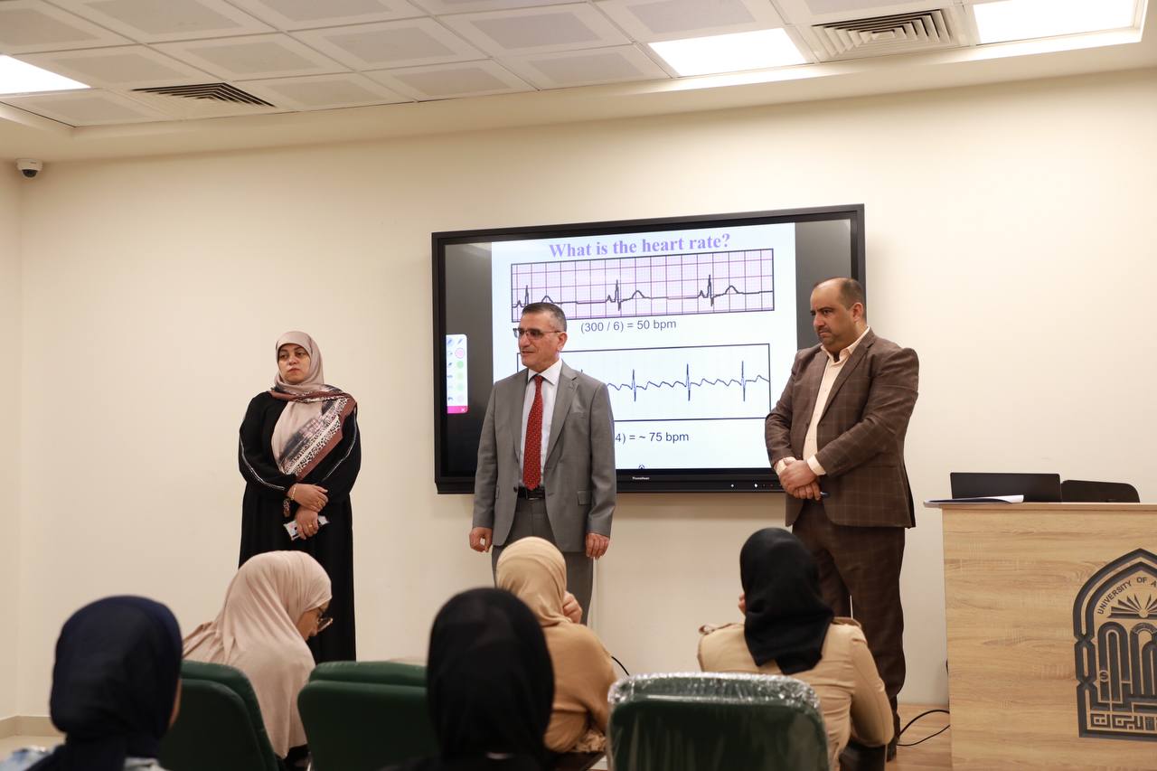 عميد كلية التقنيات الصحية والطبية في زيارة تفقدية لقسم التخدير لمتابعة احتياجات الطلبة والتطوير الأكاديمي