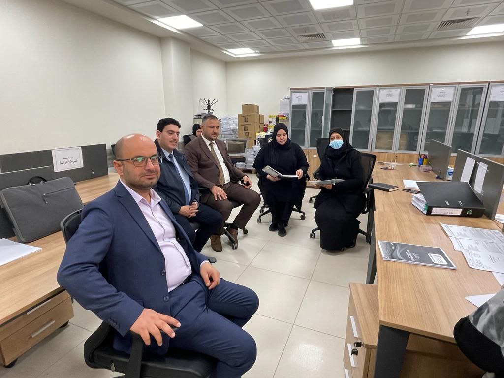 عميدة كلية الصيدلة في جولة لمتابعة سير الإمتحانات