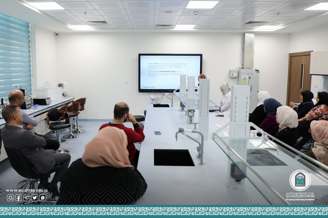 كلية الصيدلة تقيم دورة تدريبية حول أجهزة مختبر الأدوية والسموم