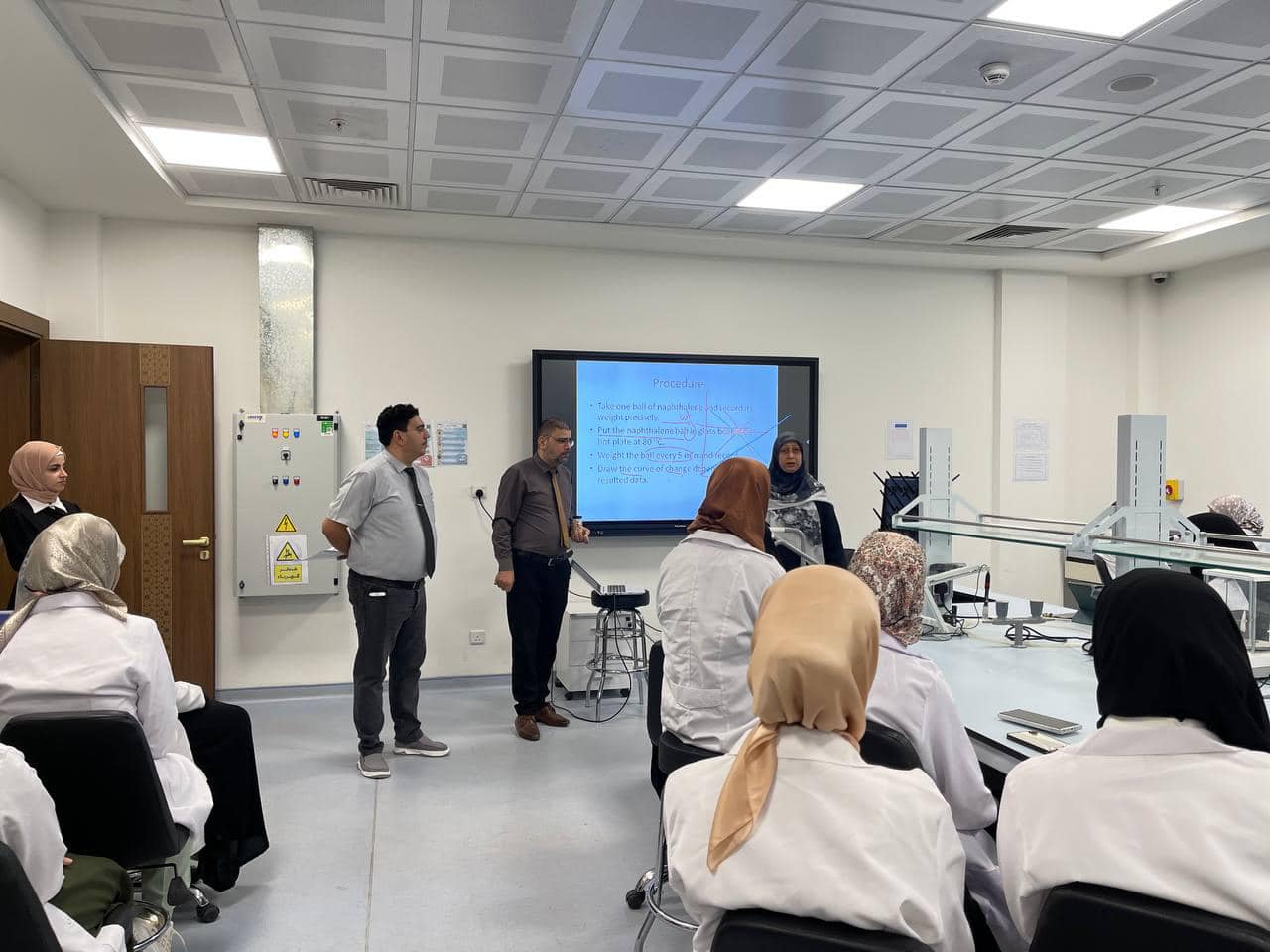 جولة تفقدية للسيدة عميد كلية الصيدلة