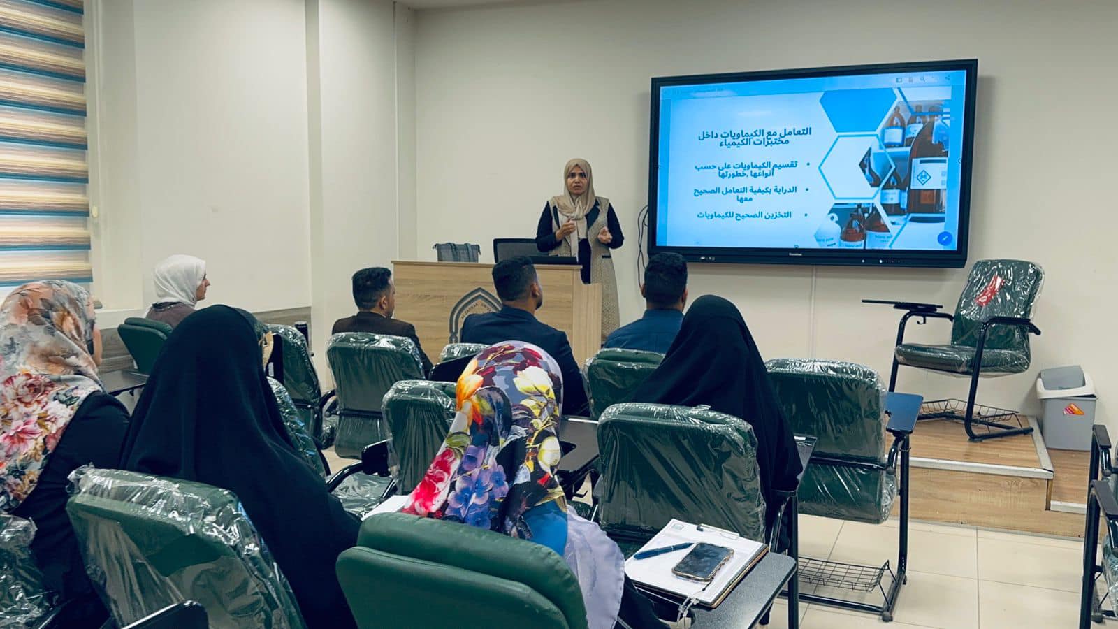 Under the aegis of Prof. Dr. Zainab Al-Mulla Al-Sultani, President of Al-Zahraa University for women, the Pharmacy faculty, under the supervision of its Dean, Prof. Dr. Nour Hatif Al-Dabbagh, organized a seminar on “Occupational Health and Safety in Laboratories”.