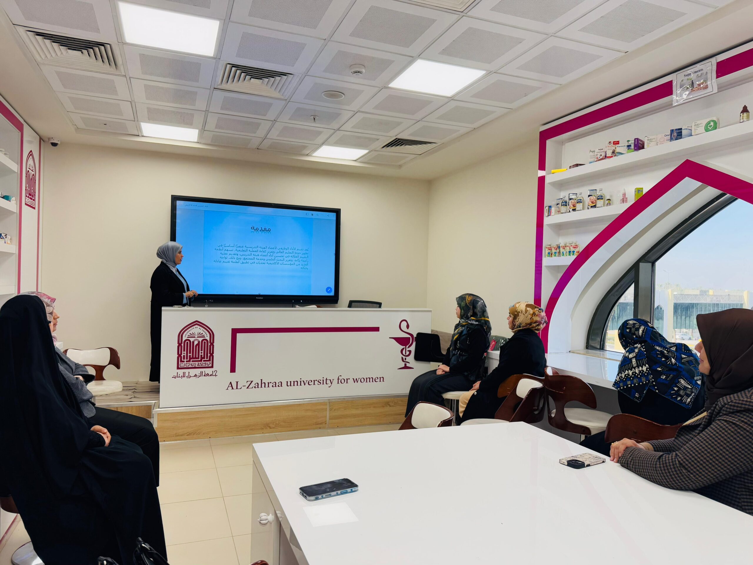 جامعة الزهراء (ع) تنظم ورشة تدريبية حول تحسين تقييم الأداء الوظيفي