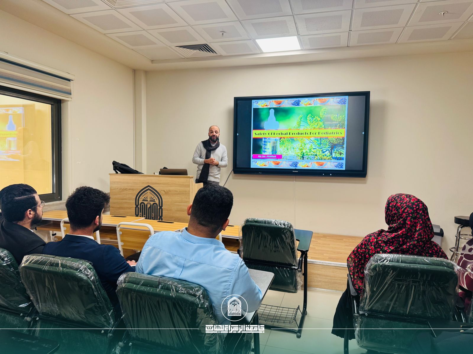 جامعة الزهراء (ع) تنظم ورشة توعوية تثقيفية حول استخدام النباتات الطبية للأطفال 