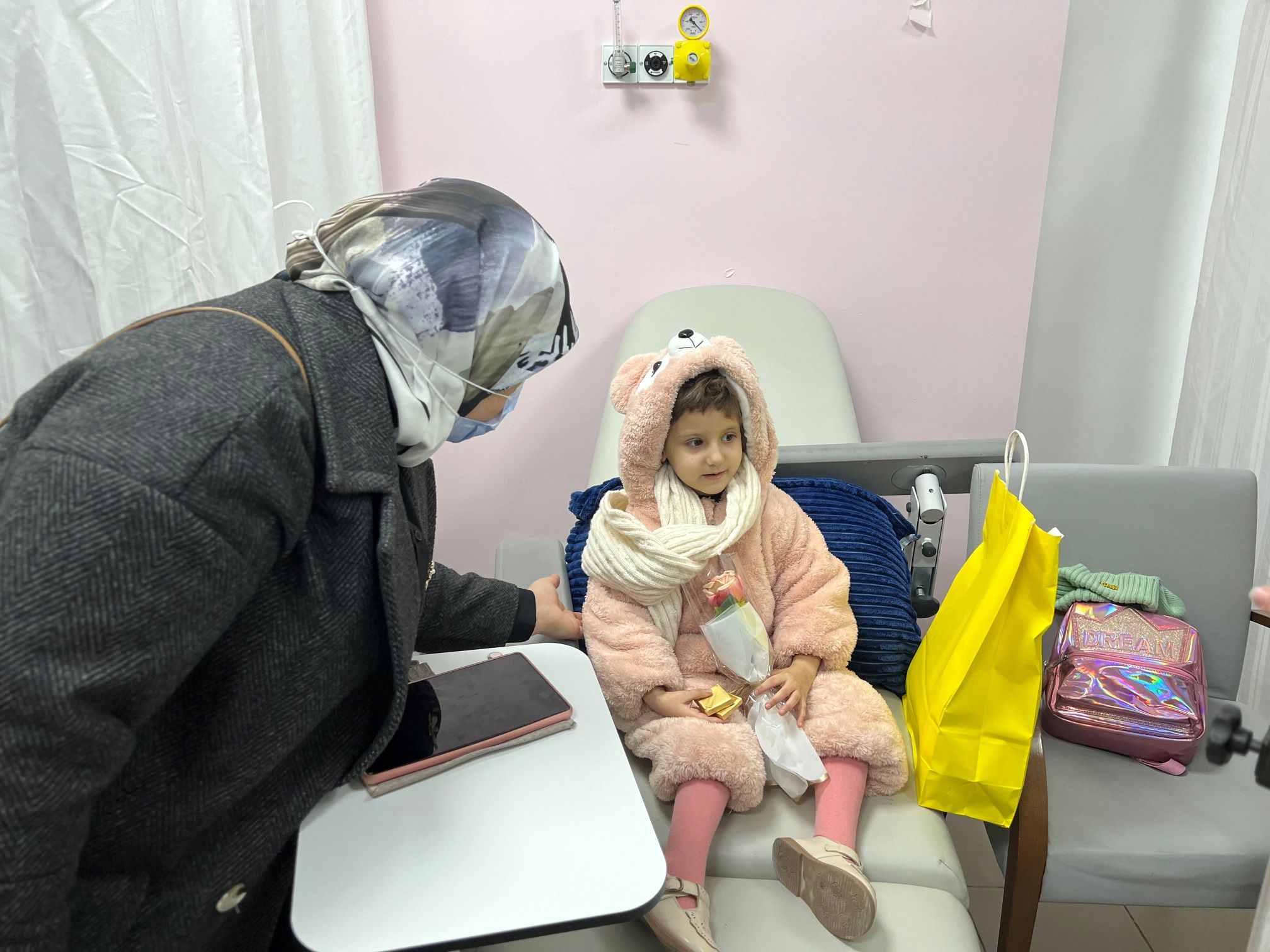 زيارة إلى مستشفى وارث للأورام تنظمها طالبات قسم الأشعة/ كلية التقنيات الطبية والصحية في جامعة الزهراء (عليها السلام) للبنات، بتاريخ 08/01/2023.