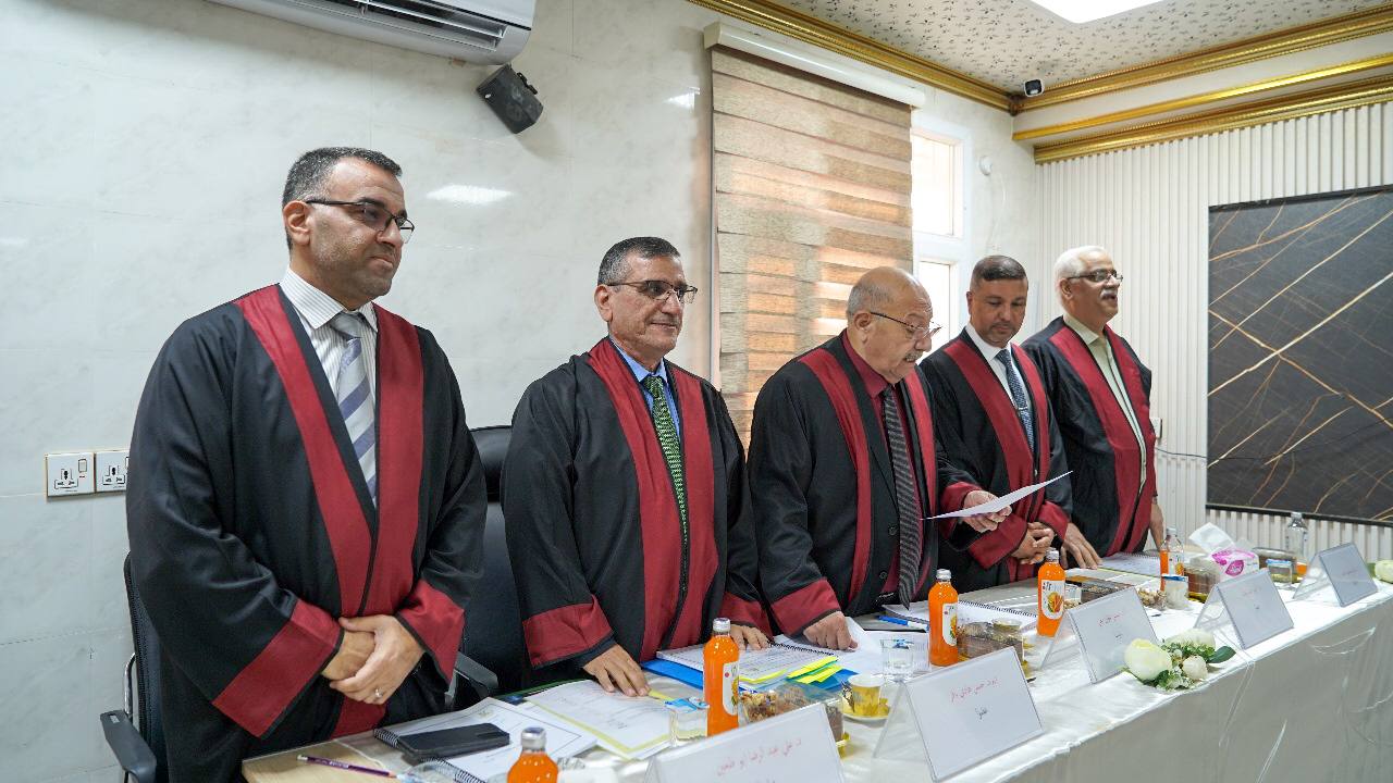 عميد كلية التقنيات الصحية والطبية يشارك كمشرف في مناقشة أطروحة دكتوراه حول طب الأسرة في كربلاء