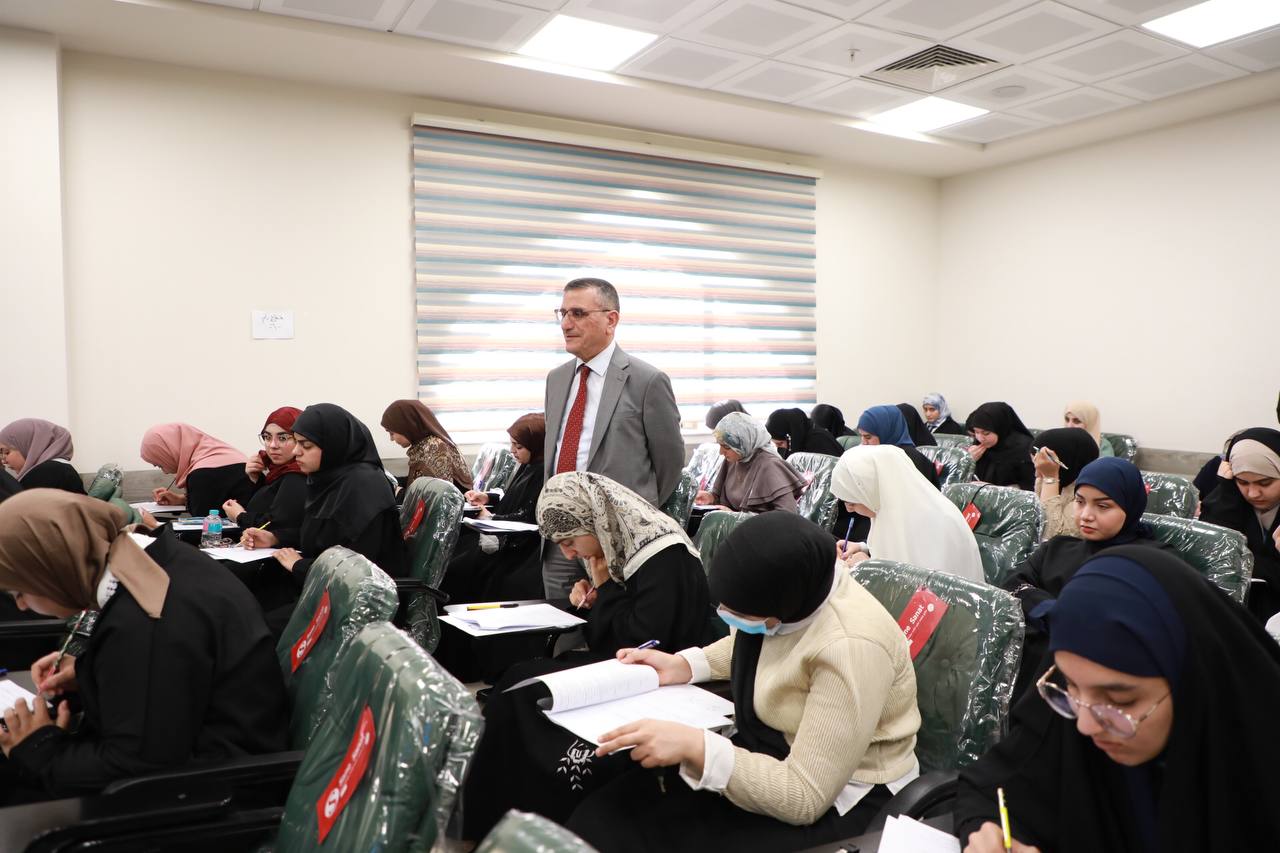 جولة تفقدية لعميد كلية التقنيات الصحية والطبية في قسم الأشعة والسونار